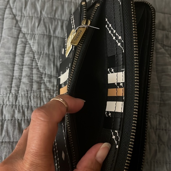 Fossil wallet …nwt….rfid…. - Picture 5 of 6